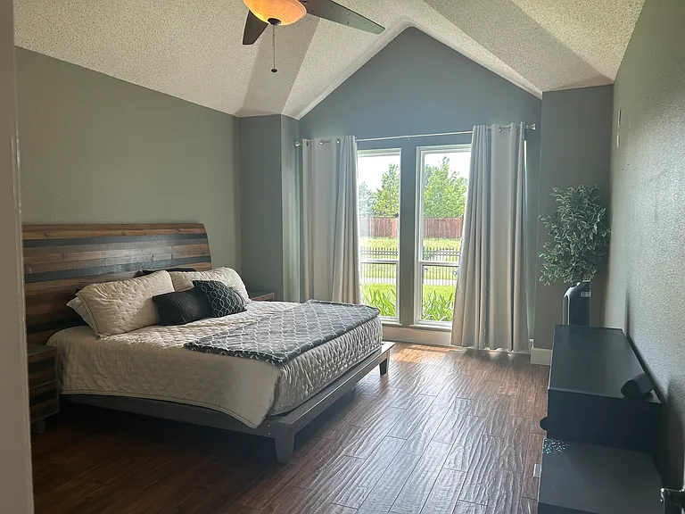 1352 Winnipeg Dr — Photo 3