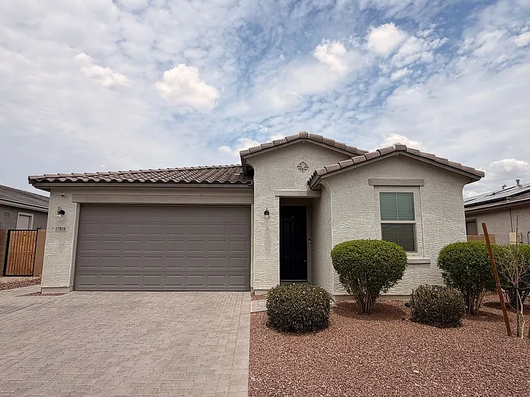 17818 W Buckhorn Trl — Photo 1