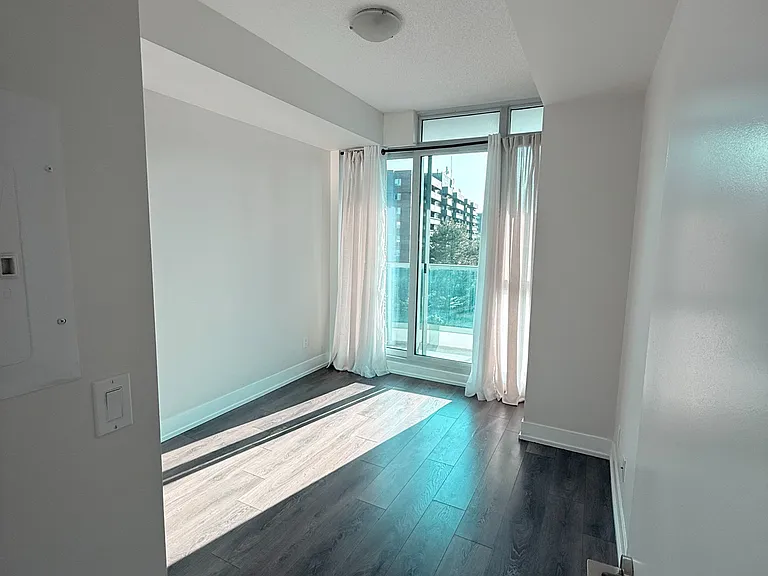 9471 Yonge St W #612 — Photo 6