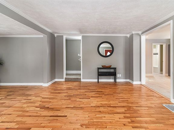 2nd image of 0 S King St