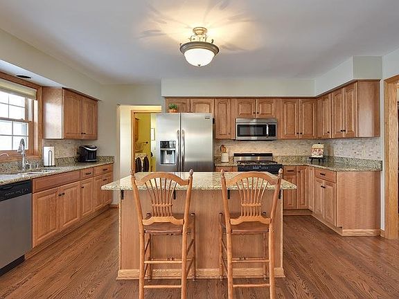 4th image of W290N3887 Dry Creek Ct