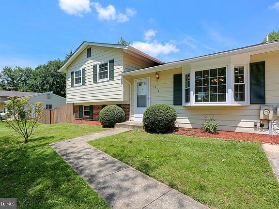 2nd image of 1014 Julian Pl