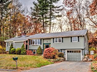 29 Robinhood Ln, Billerica, MA 01821