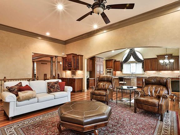 5th image of 344 Meadowbrook Country Club Est