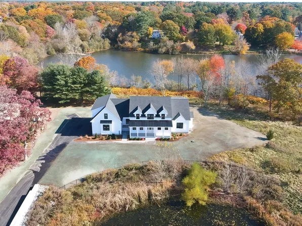 8 Julia Ln, Mansfield, MA 02048