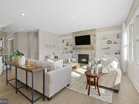 5th image of 1375 Kirkland Ave