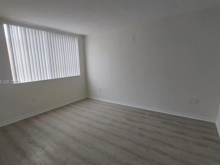 2642 Collins Ave #408 — Photo 7