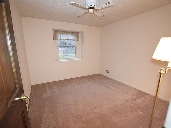 4th image of 657 Chatelaine Dr