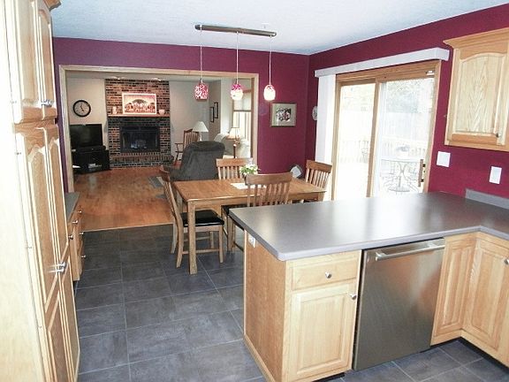 4th image of 2324 Oxford Ln