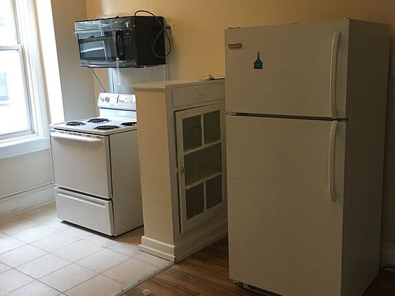 3rd image of 1713 W Tioga St #4R