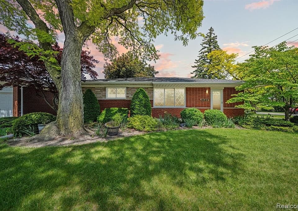 8665 Dale Ave, Center Line, MI 48015 Zillow