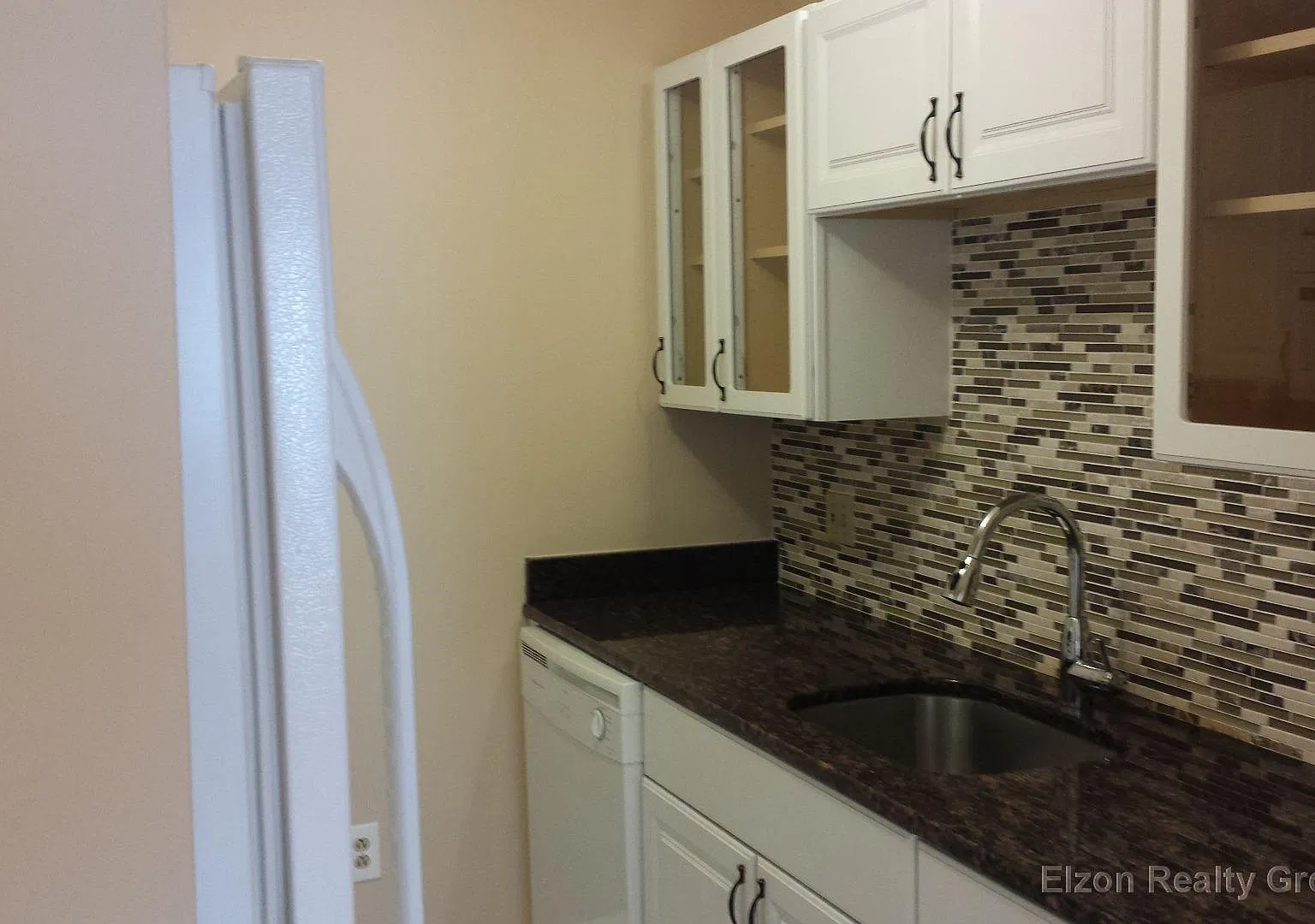 3 bed, 1.5 bath, $4,800 — Photo 2