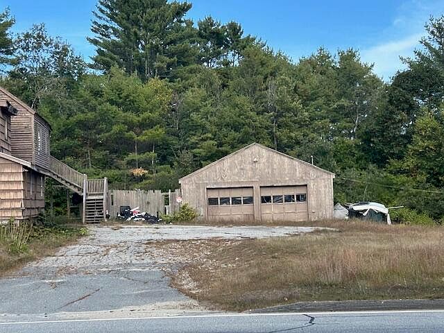 2nd image of 69 Roosevelt Trail