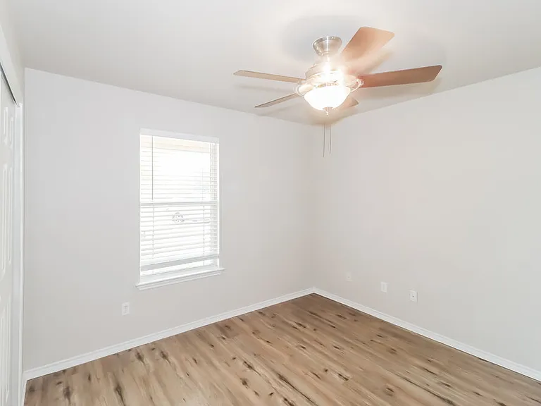102 Creek Ledge Dr — Photo 12