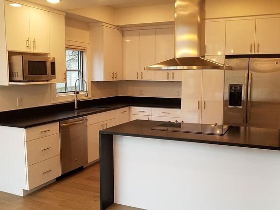 5th image of 314 NE Black Apple Ln