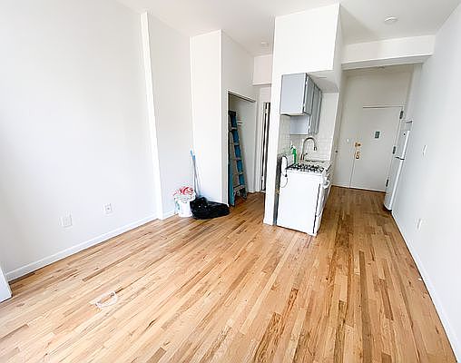 5th image of 2335 1st Ave #4A