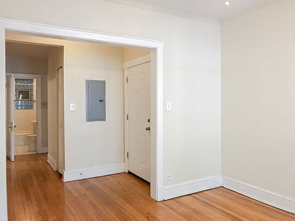 5th image of 1606 W Berteau Ave APT 1