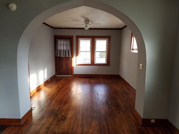 2nd image of 1319 Columbia Ave NE