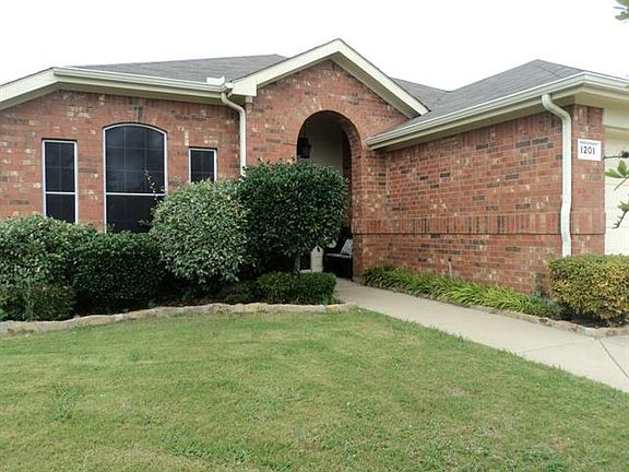 2nd image of 1201 Sweetwater Dr