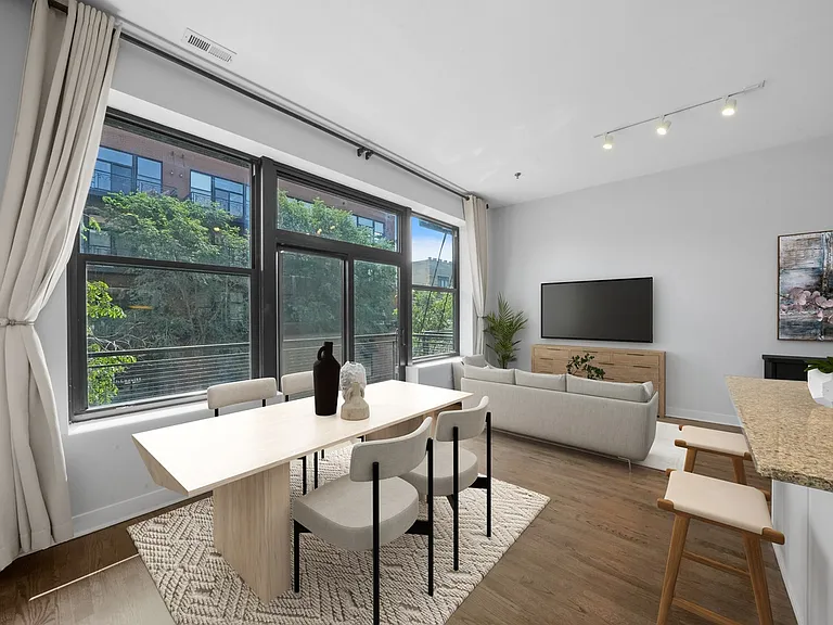 2 S Leavitt St #212 — Photo 4