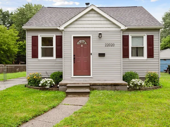 22020 Elizabeth St, Saint Clair Shores, MI 48080