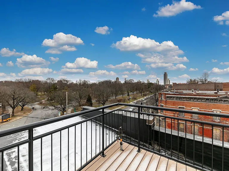 560 Madison Ave — Photo 23