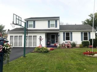 4762 Stonehurst Rd, Liverpool, NY 13090