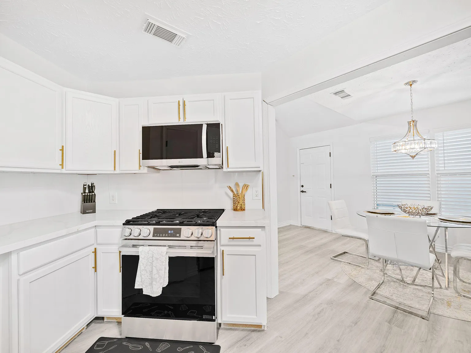 4 bed, 2.0 bath, 1645 sqft, $953 — Photo 4