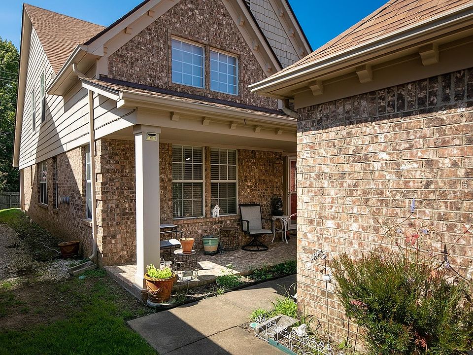 1st image of 1002 E Montebello Cir