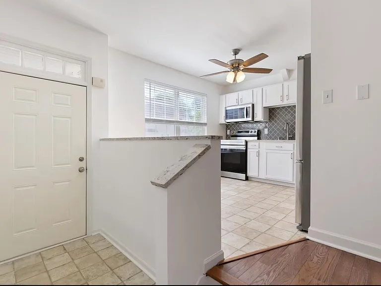 108 Richards Ln — Photo 2