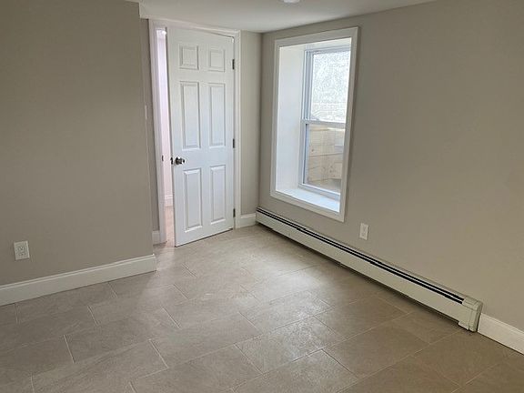 3rd image of 28 Dering Rd
