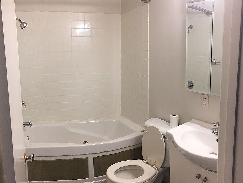 Jetted bathtub all new