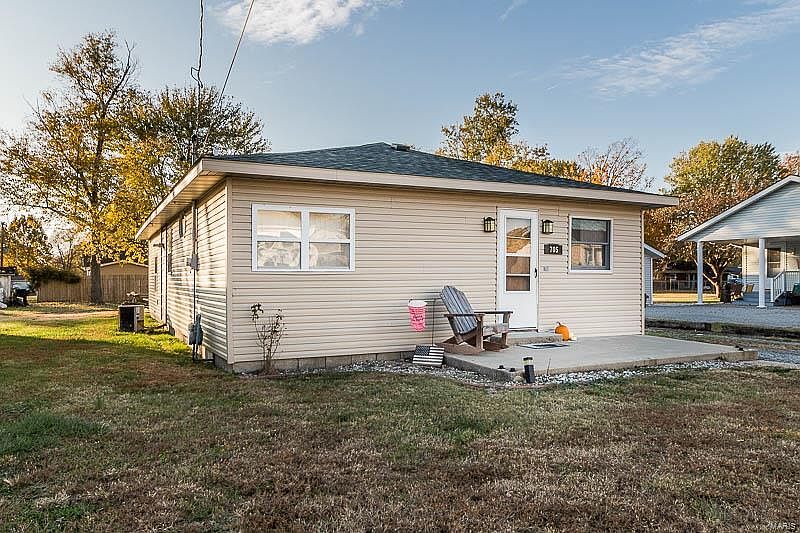 705 S Walnut St, Sesser, IL 62884 Zillow