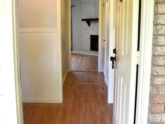3rd image of 102 Brookwood Ln