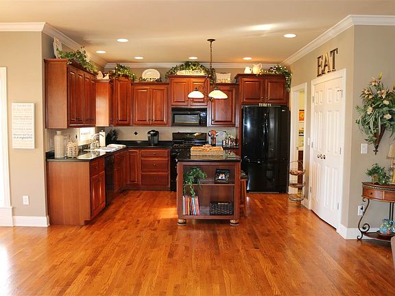 5th image of 424 Paulette St