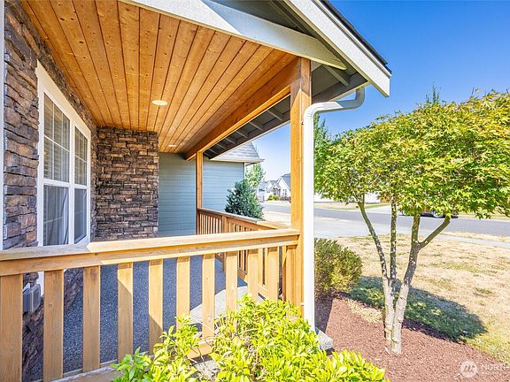 3rd image of 2044 Brome Street