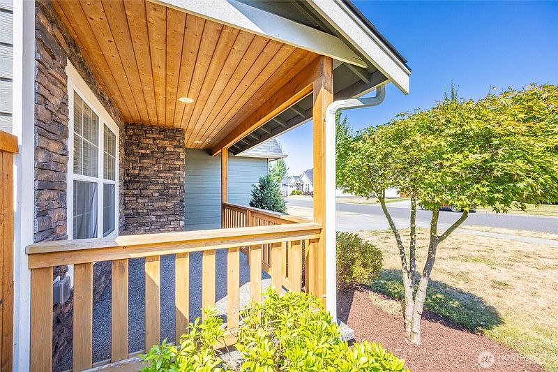 3rd image of 2044 Brome Street