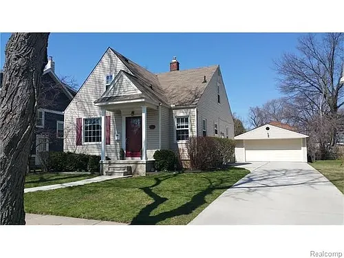 1642 Oxford Rd Photo 1