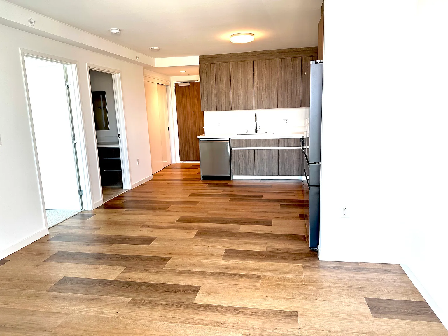 1515 Liona St — Photo 3