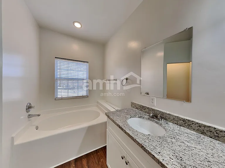 1502 Halifax Dr — Photo 12