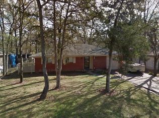 2210 Yosemite Dr, Bryan, TX 77803
