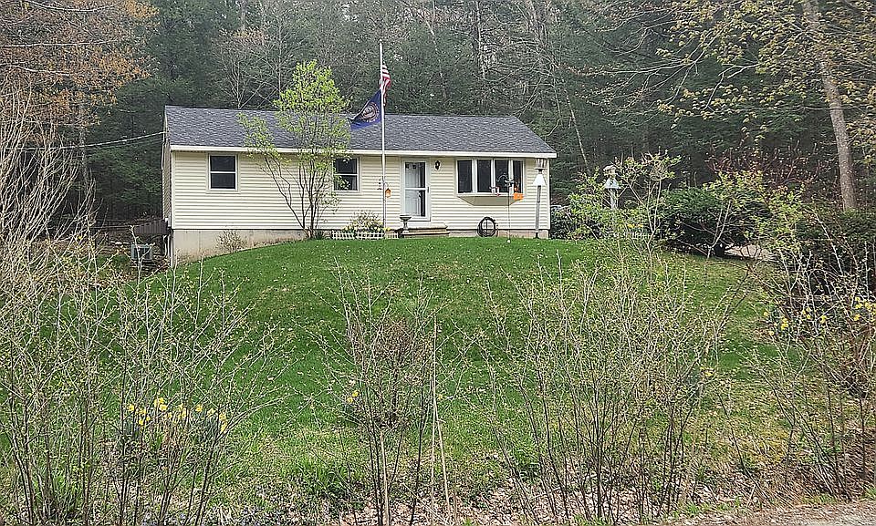2nd image of 25 Nancy Ln