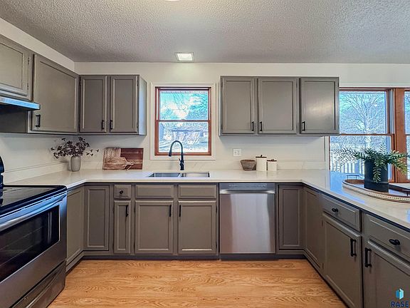 5th image of 5408 W 52nd St