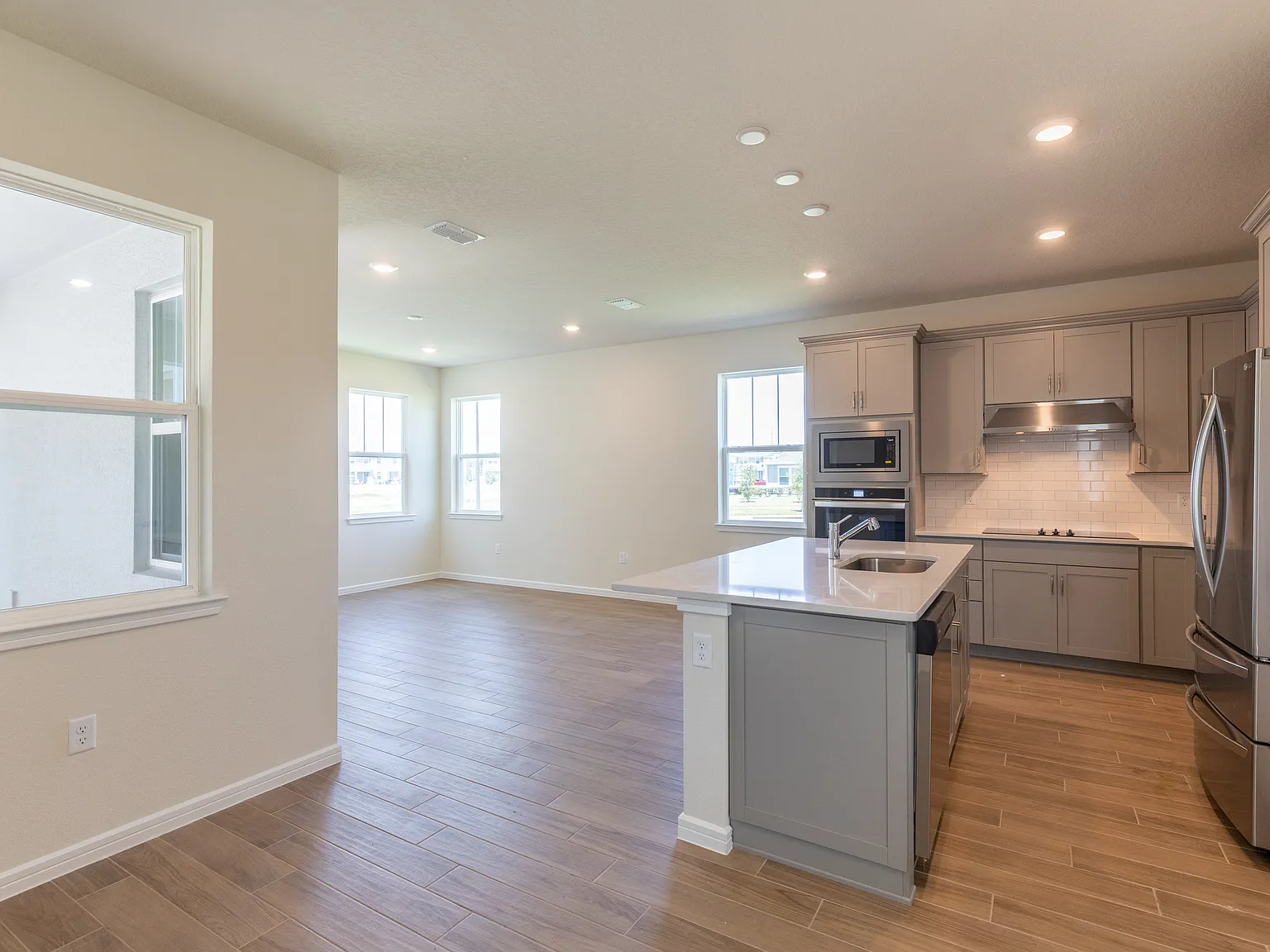 4 bed, 2037 sqft, $3,225 — Photo 4