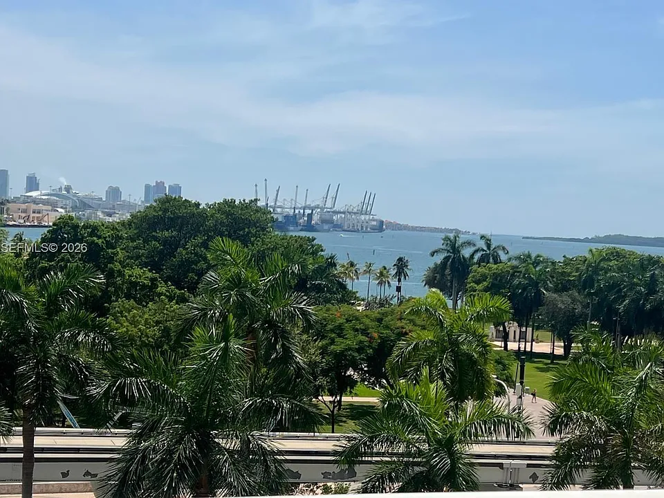 50 Biscayne Blvd #606