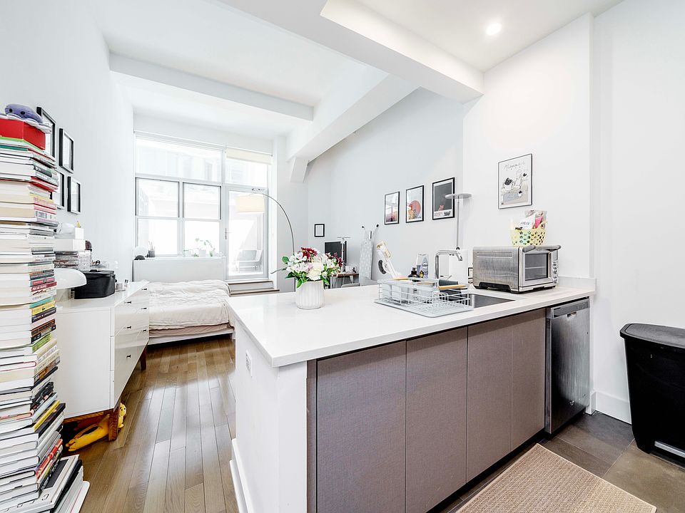 1st image of 321 W 37th St APT 3B