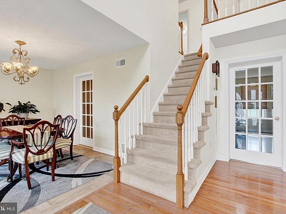 5th image of 944 Heritage Dr