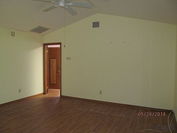 5th image of 18 Philmont Ln