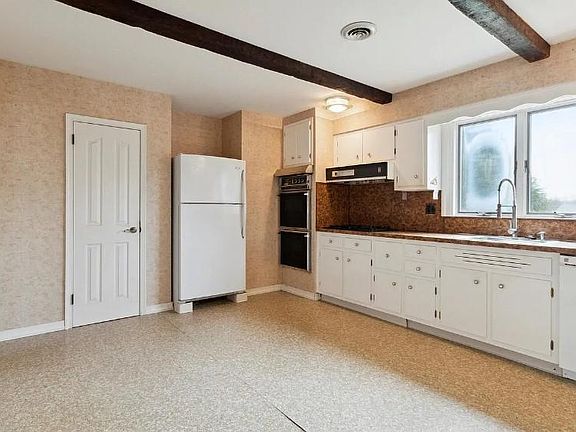 2nd image of 76 Ronald Dr