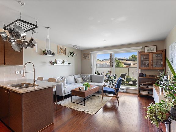 4th image of 1315 Esquimalt Rd #217